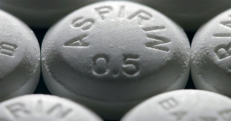 Vazodaki Çiçeklerin Suyuna Aspirin Atın