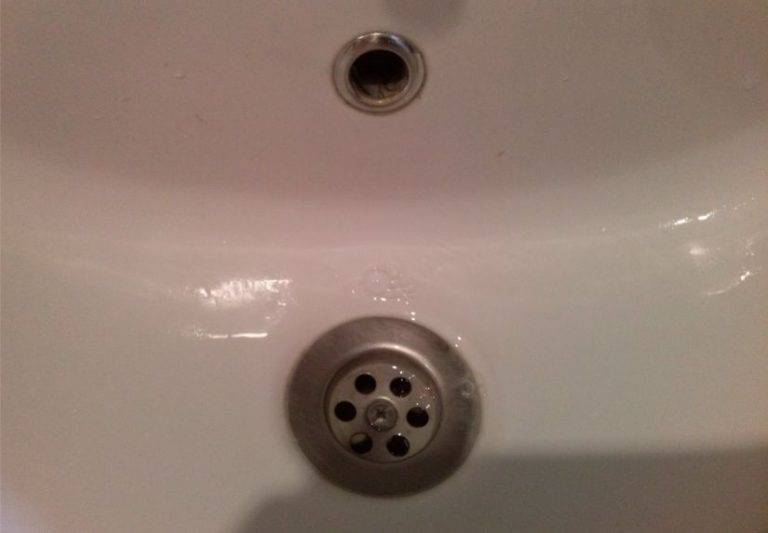 Lavabolarda bulunan deliğin işlevi