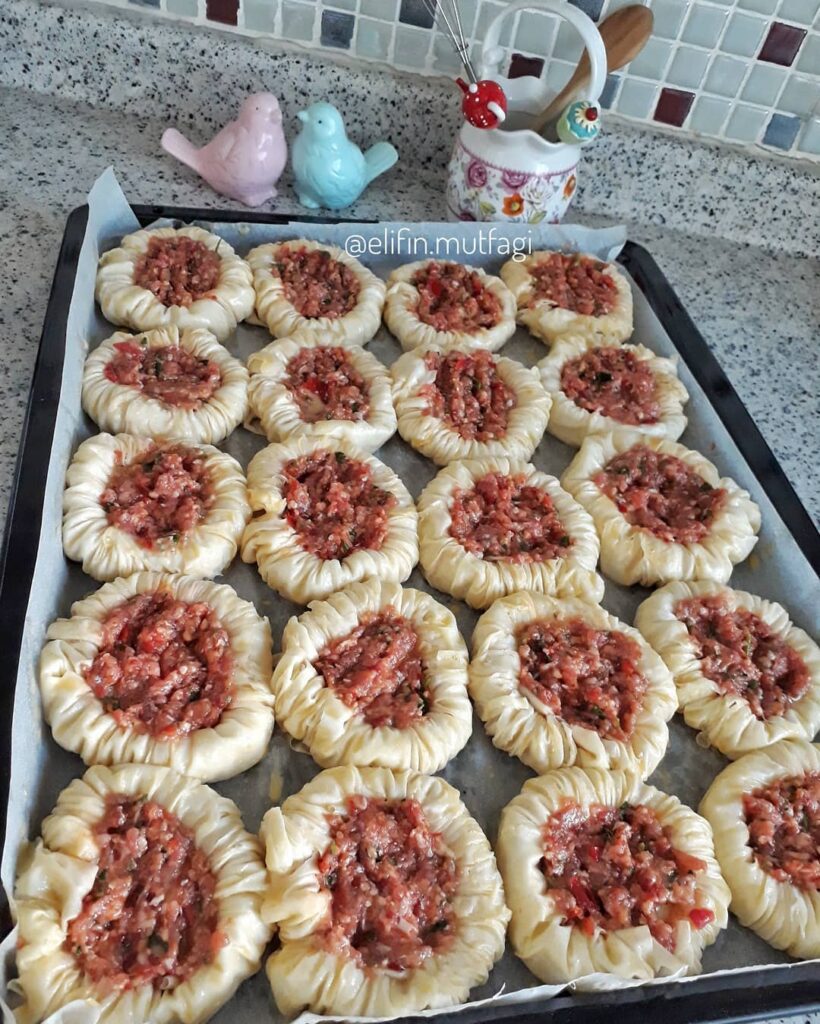Kıymalı Büzme Börek Tarifi Nefis Lezzetler Sitesi