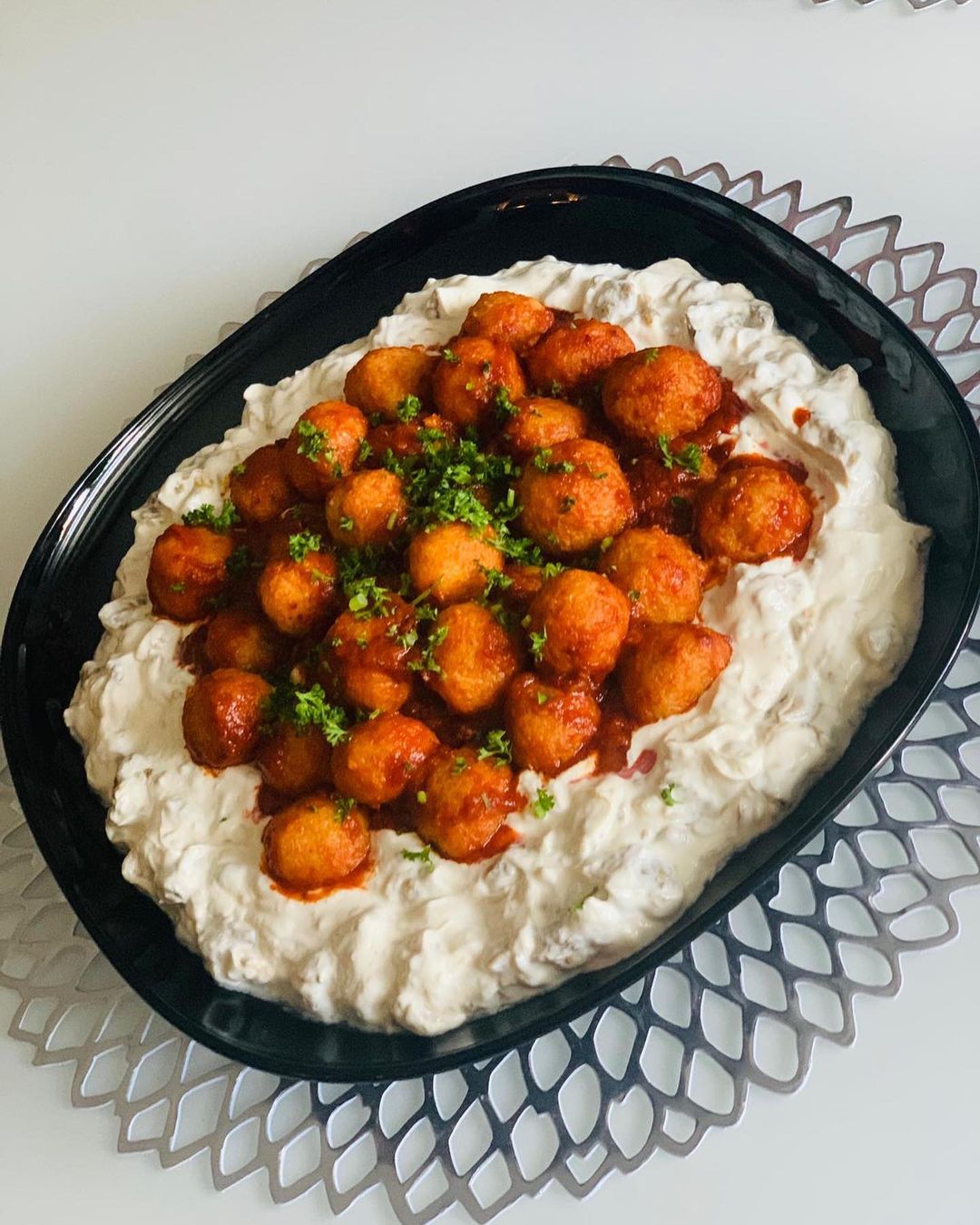 Bulgur Köfteli Köz Patlıcan Salatası