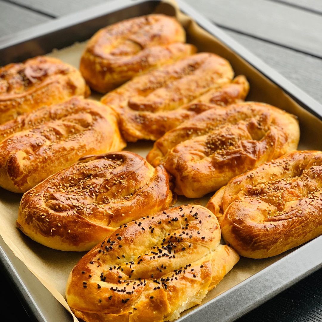 Patatesli Kaşarlı El Açması Börek