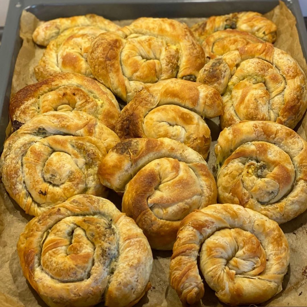 El Açması Ispanaklı Çıtır Börek