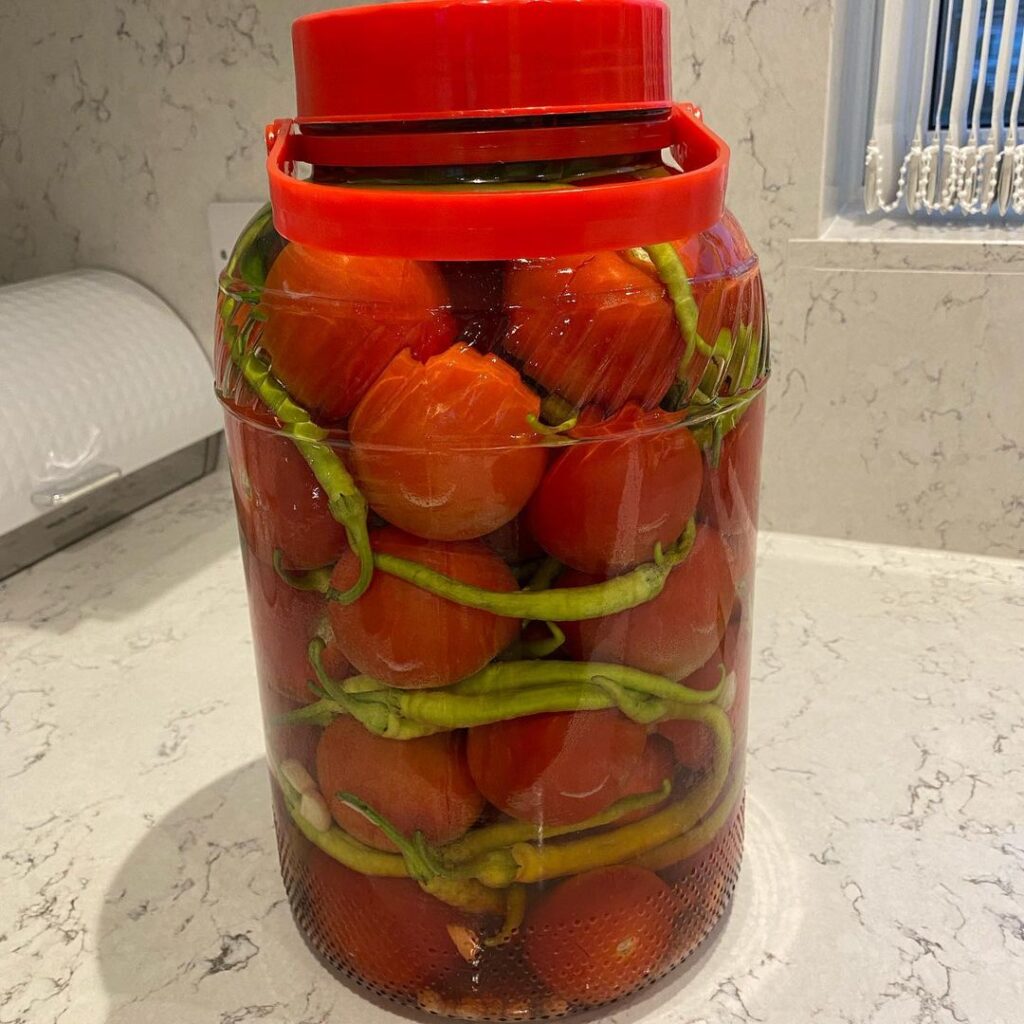Kırmızı Domates Turşusu
