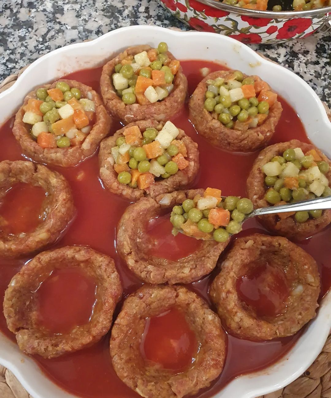 Garnitürlü Çanak Köfte