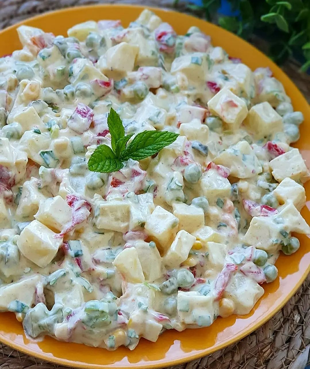 Köz Biberli Ve Soslu Patates Salatası