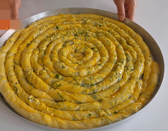 Mayasız Oklavasız El Açması Çıtır Çıtır Tepsi Böreği Tarifi