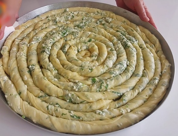 Mayasız Oklavasız El Açması Çıtır Çıtır Tepsi Böreği Tarifi