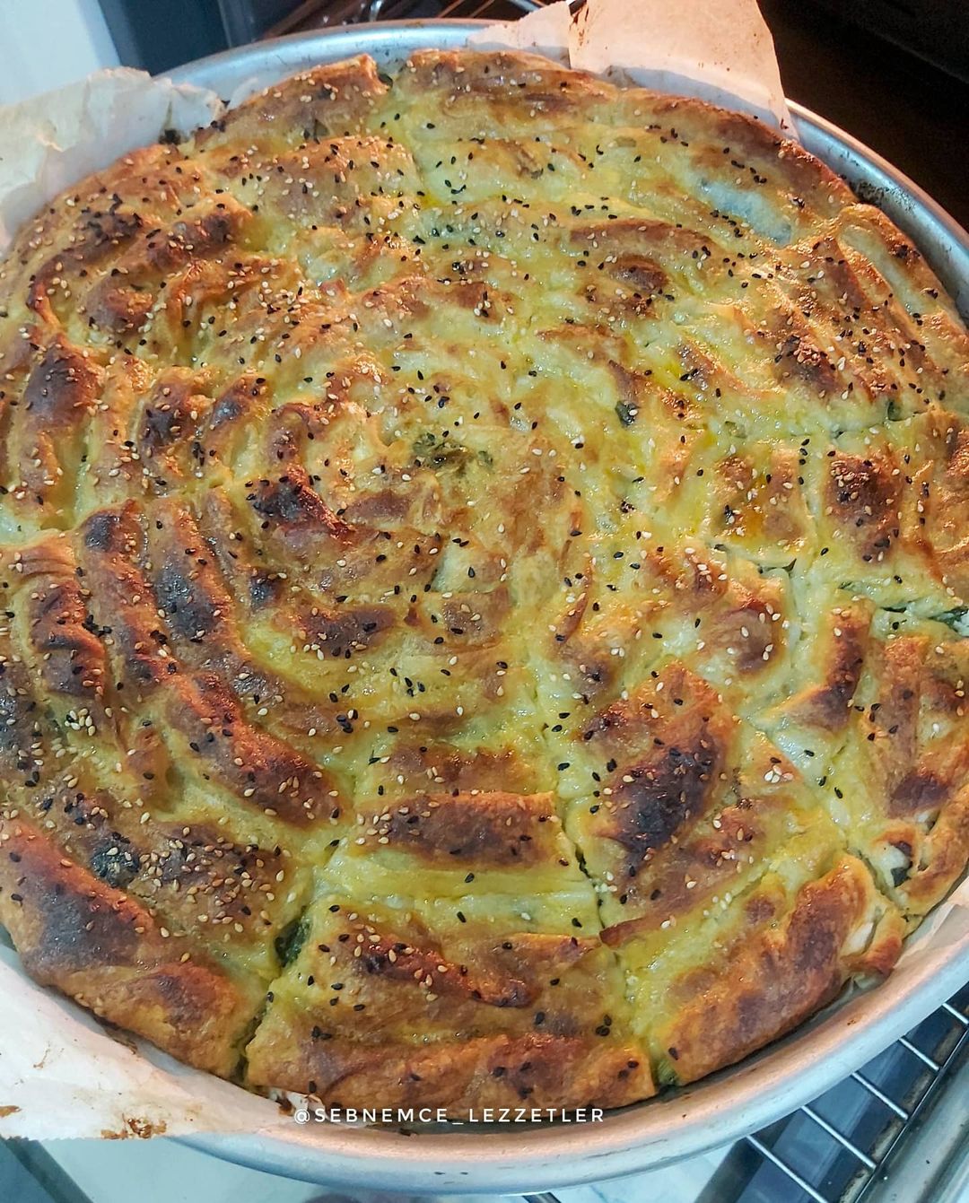 Pazılı Tepsi Böreği Tarifi
