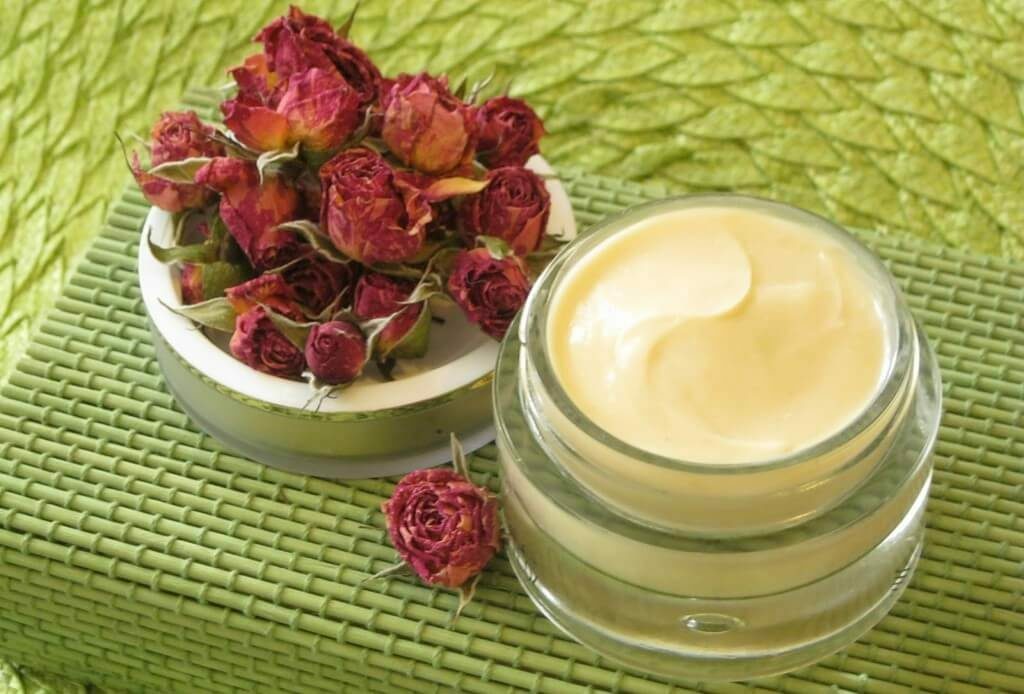 Evde Kremi Nasıl Yapılır?Evde Yüz Kremi Yapılışı