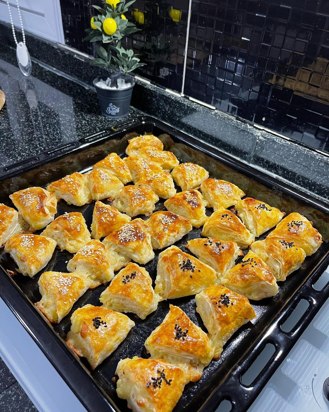 Patatesli Kaşarlı Börek Tarifi