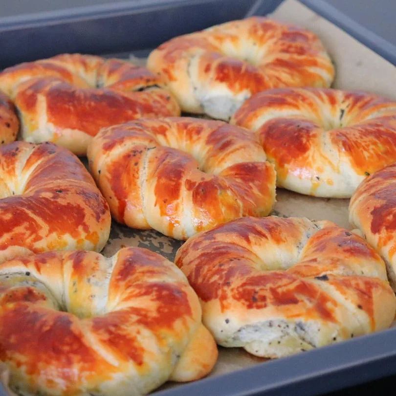 Yumuşacık Pofuduk Zeytinli Açma