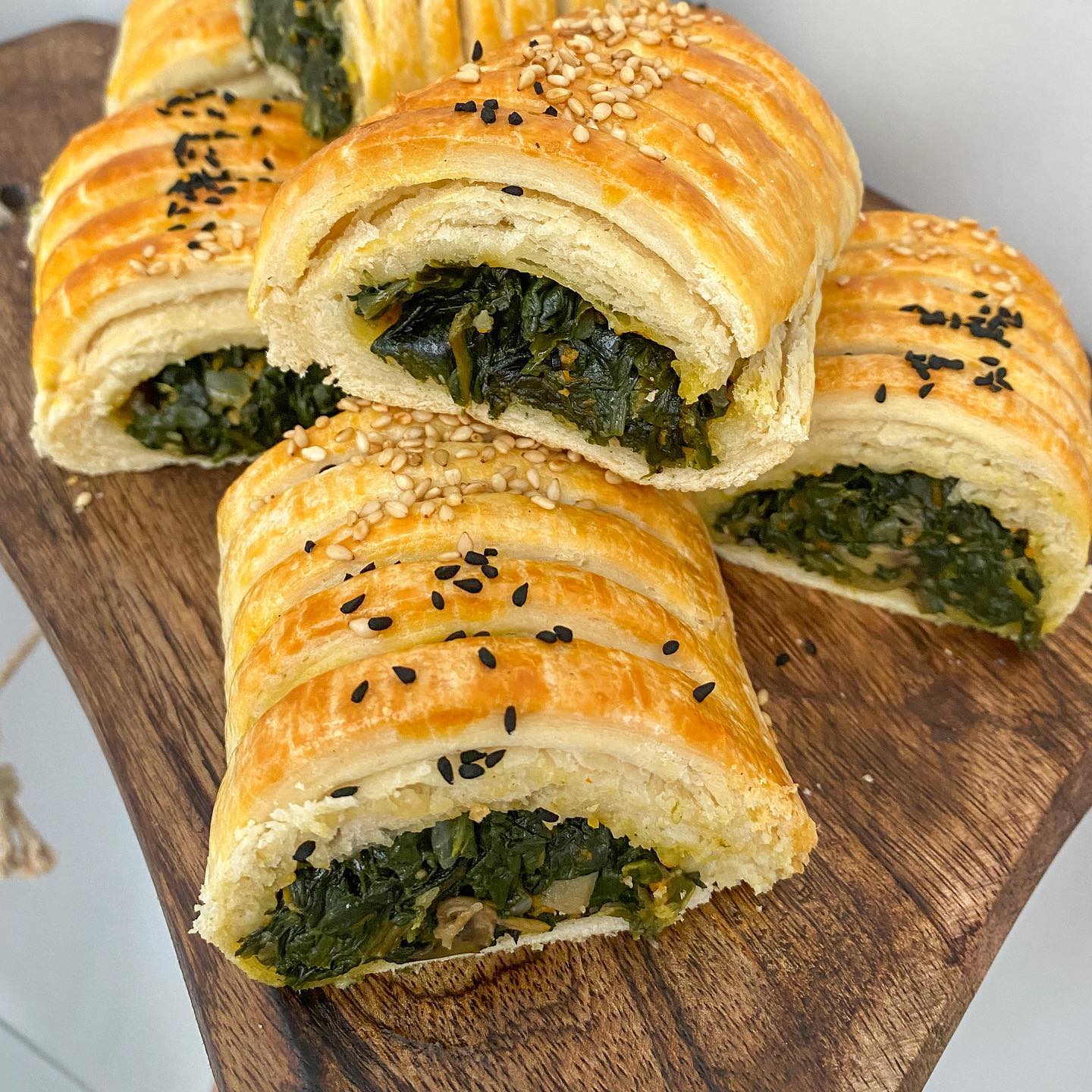 Ispanaklı Mantarlı Tepsi Çöreği