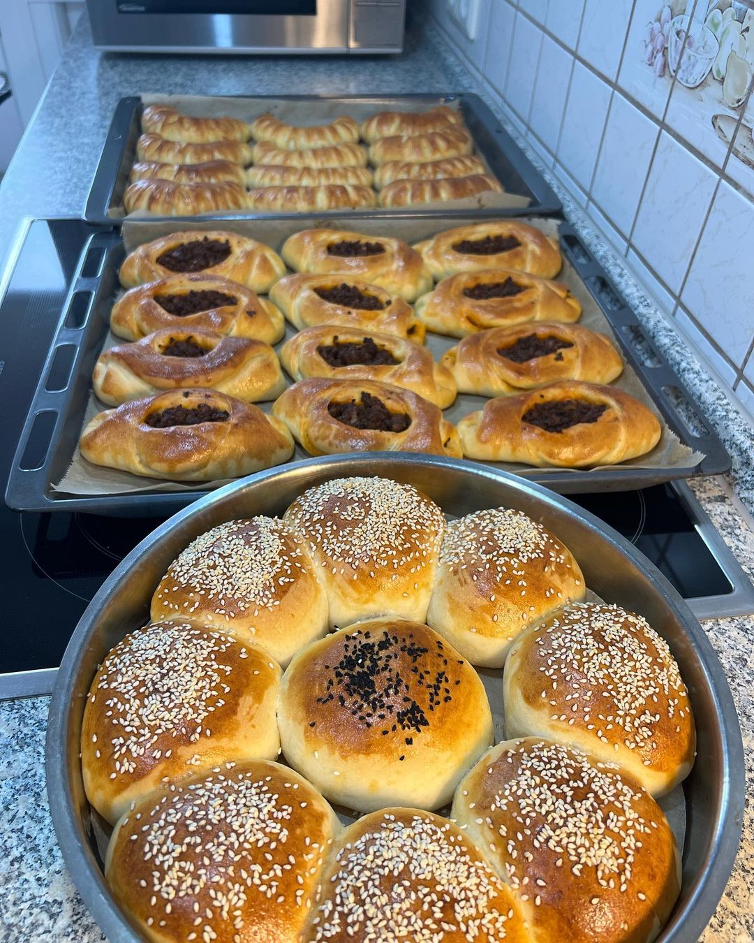 Tek Hamurla Çeşitli Poğaçalar