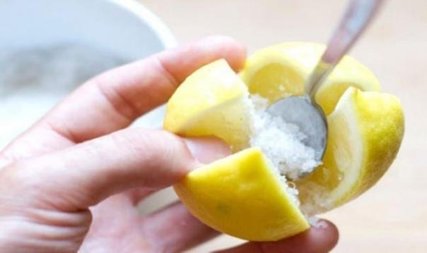 Uyurken Yanı Başınıza Limonu Kesip İçine Tuzu Koyun