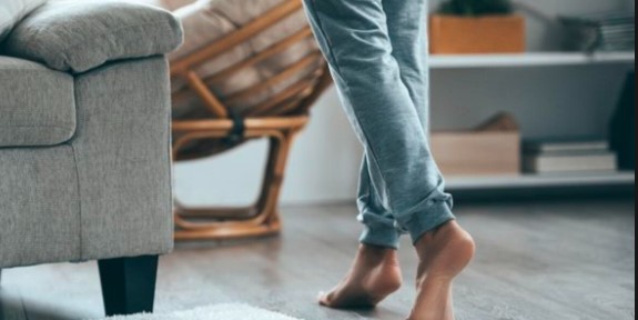 Evde Sakın Çıplak Ayakla Yürümeyin