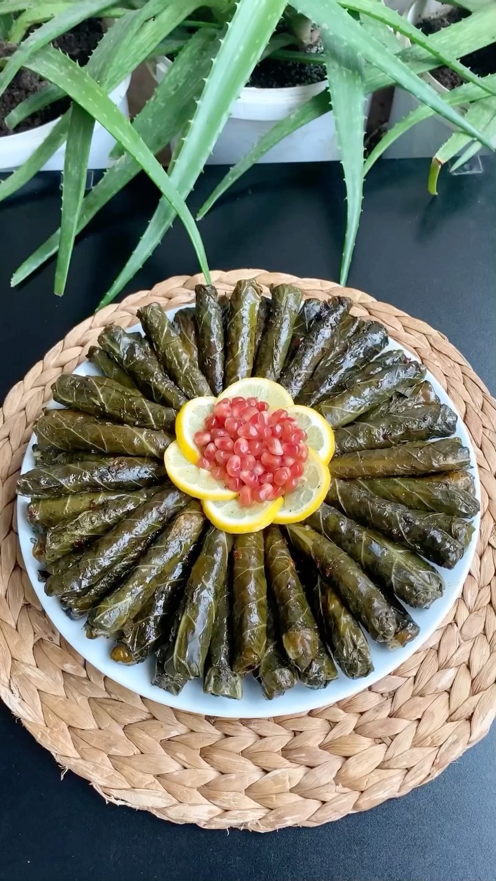 Zeytinyağlı Karalahana Sarması