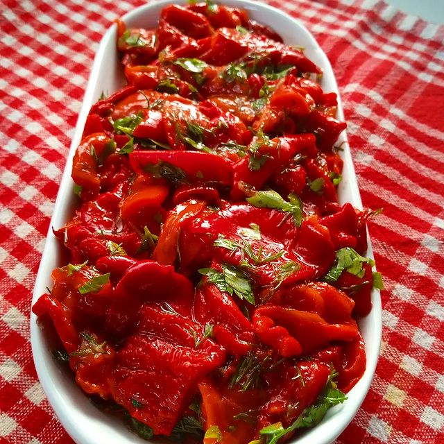 Kırmızı Kapya Biberi Mezesi