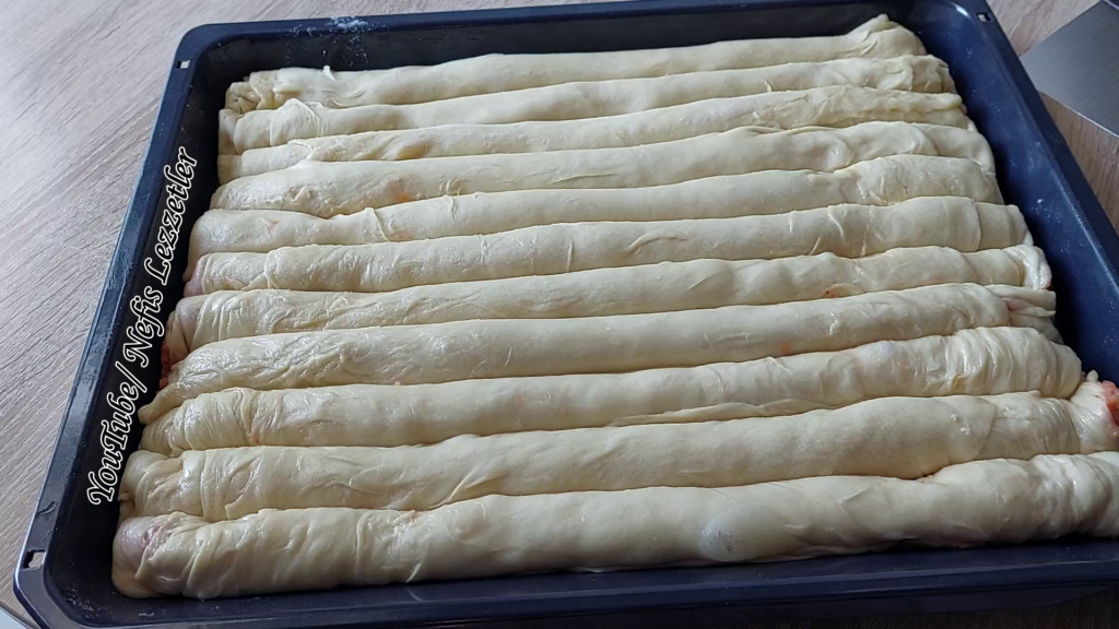 El Açması Patatesli Börek Tarifi