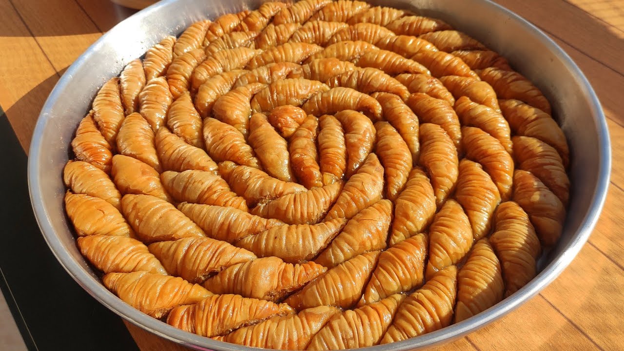Kıyır Kıyır Şerbetini Tam Çeken Baklava Tarifi