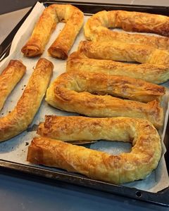 Baklava Yufkasından Peynirli Sarıyer Böreği