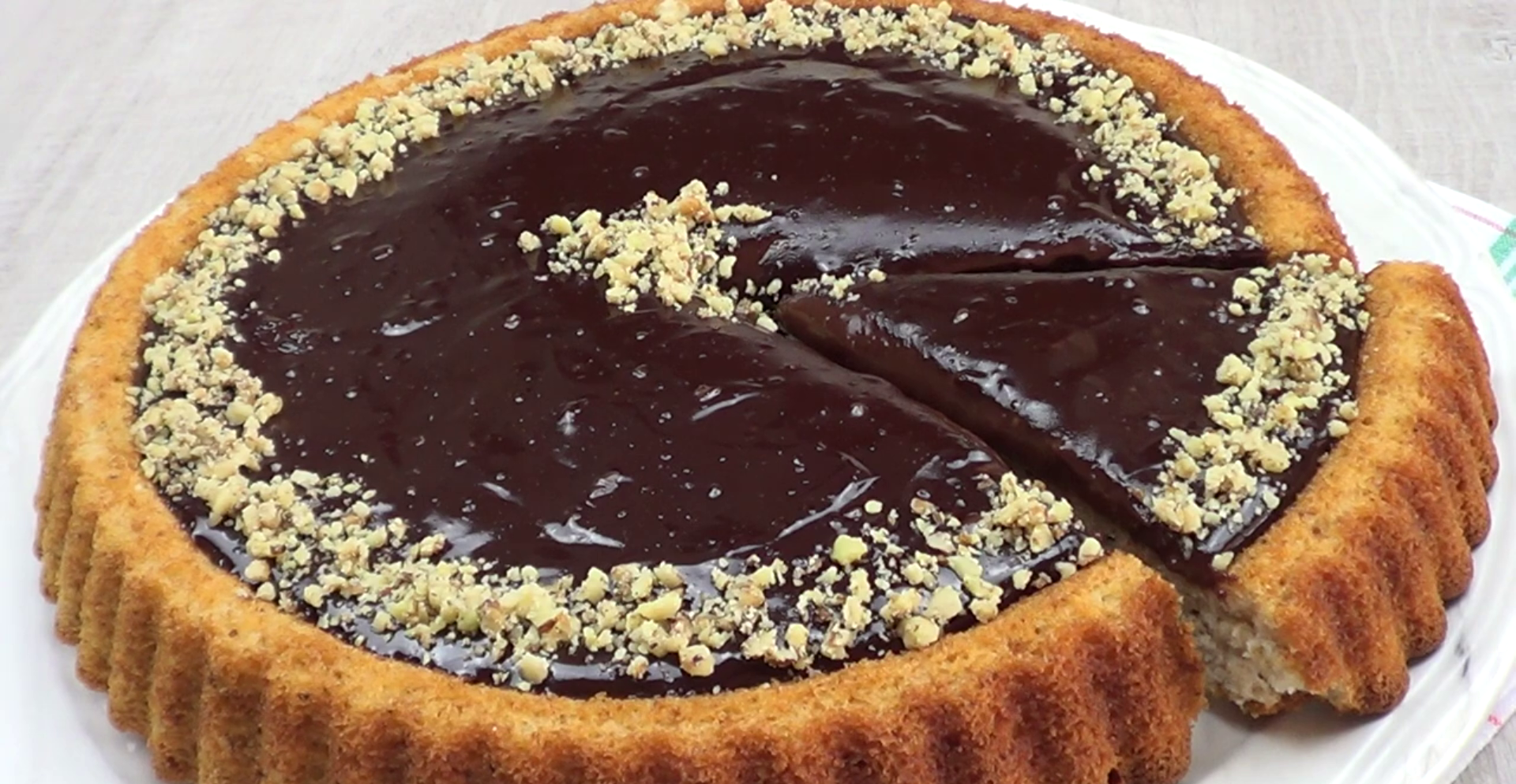 Çikolatalı Cevizli Tart Kek Tarifi