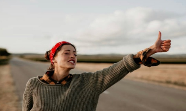 Bir kadın, karanlık ve fırtınalı bir gecede...