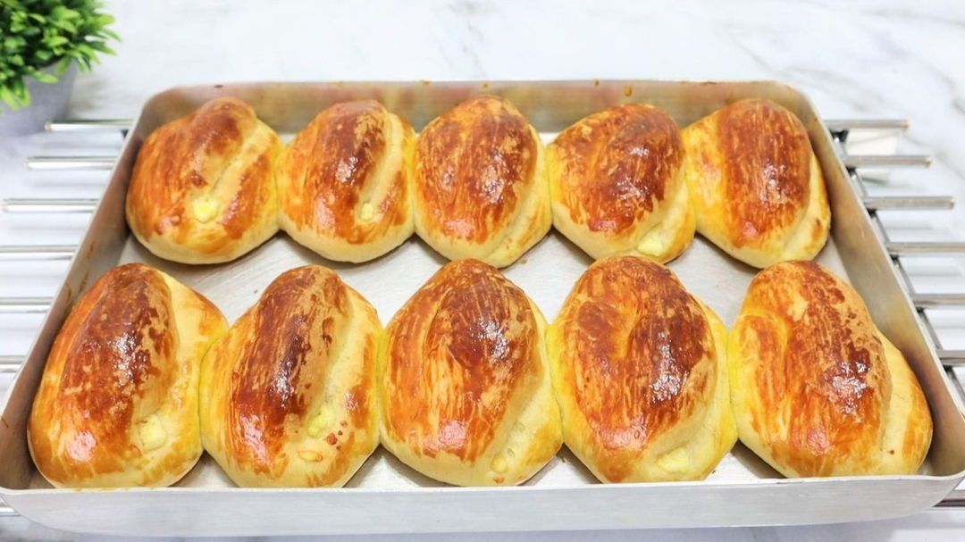 Peynirli Pastane Poğaçası