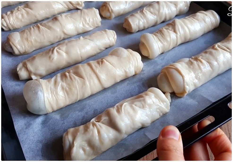 Evde UN SU TUZ varsa Herkes bu Tarifi kolaylıkla Yapabilir Çıtır Çıtır El Açması Börek Tarifi