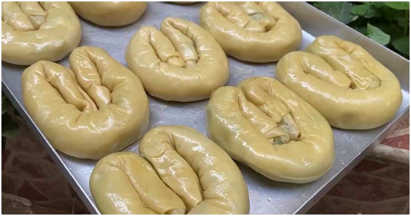 Gündüz Hazırlıyorum Gece Sabaha Pişiriyorum Çıtır Çıtır Kat Kat Börek Tarifi El Açması Börek