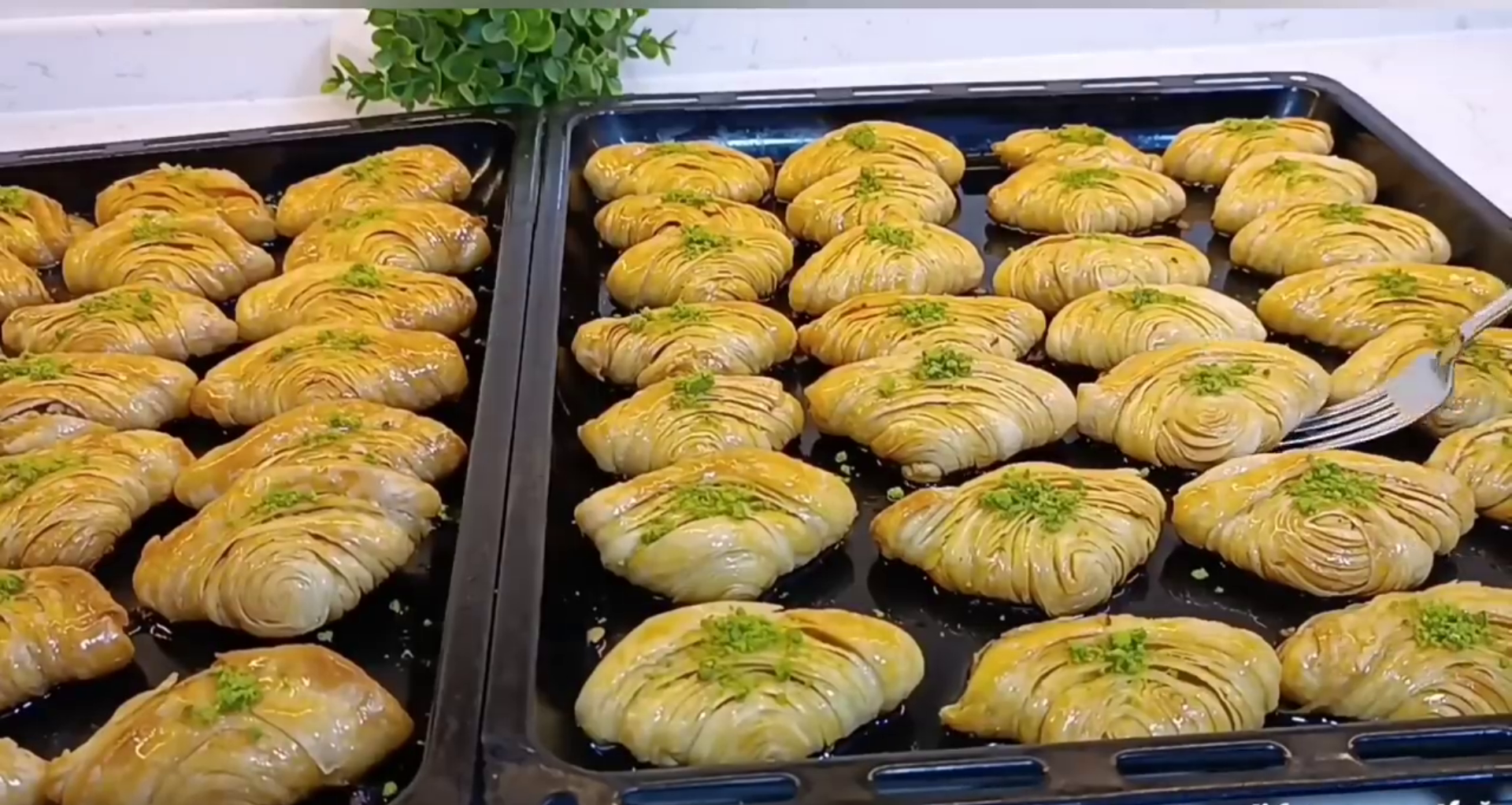 12 Kat Yufka Tek Seferde Çıtır Çıtır Midye Baklava Nasıl Yapılır