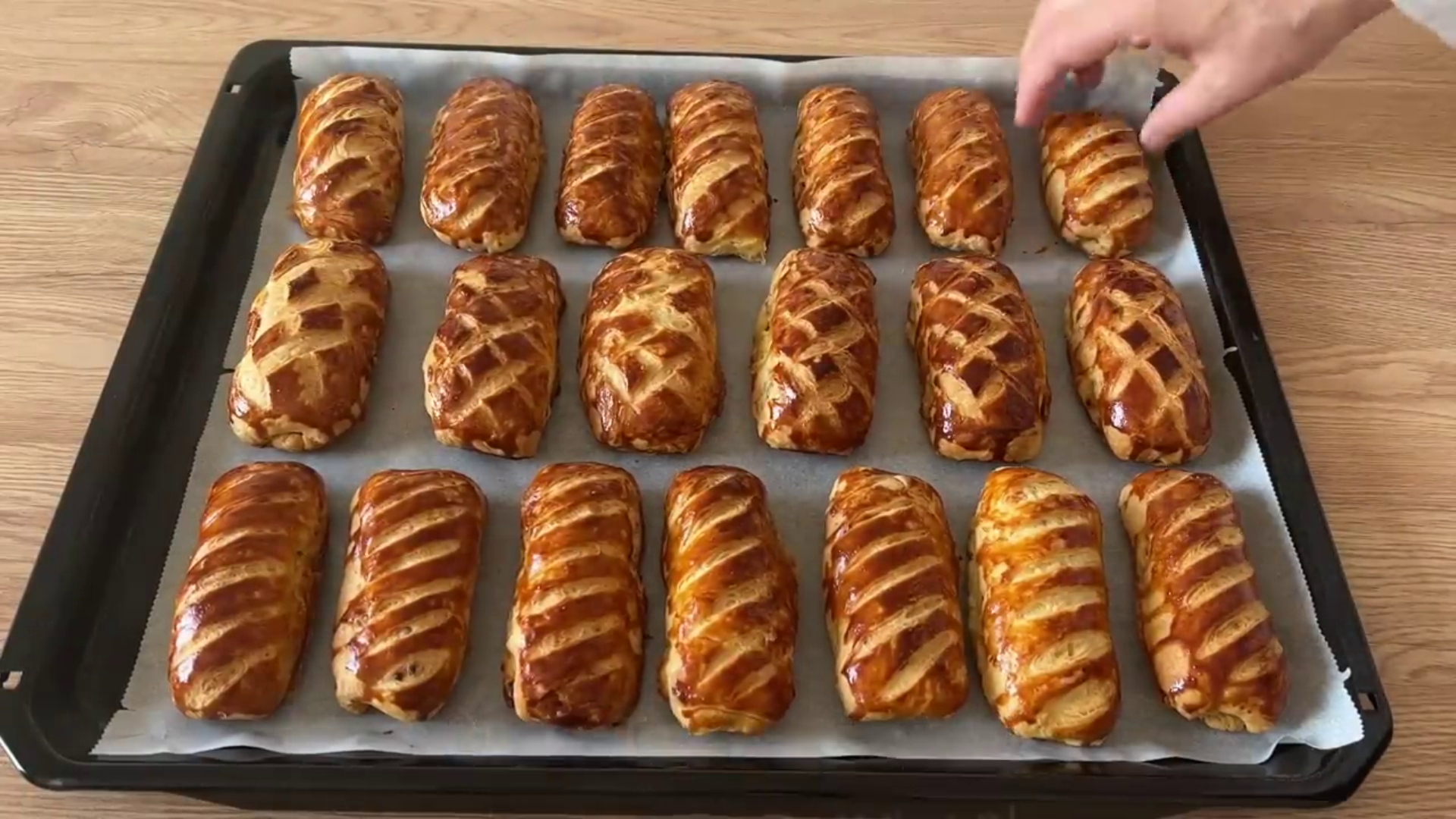 Kat Kat Çıtır Çıtır El Açması Peynirli Katmer Börek