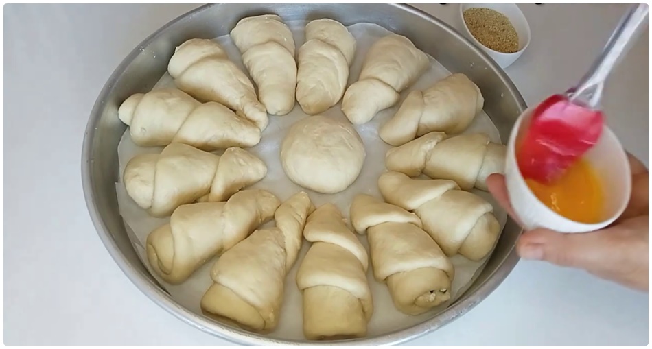 Görüntüsü ile HAVUÇ şekilli Poğaça Haftada iki kez yapıyorum
