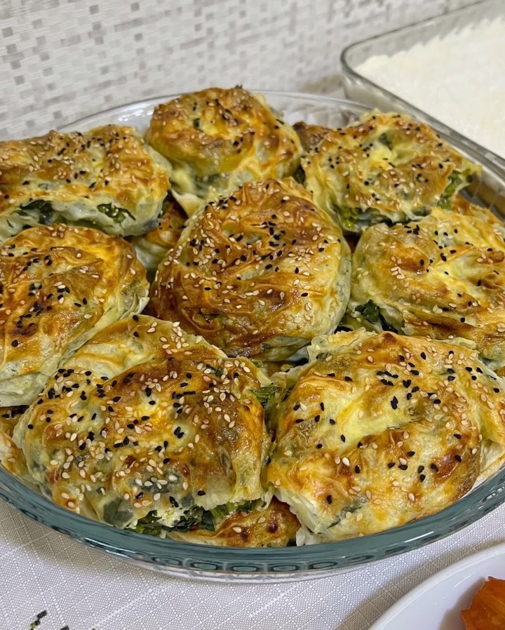 Ispanaklı Sossuz Gül Böreği