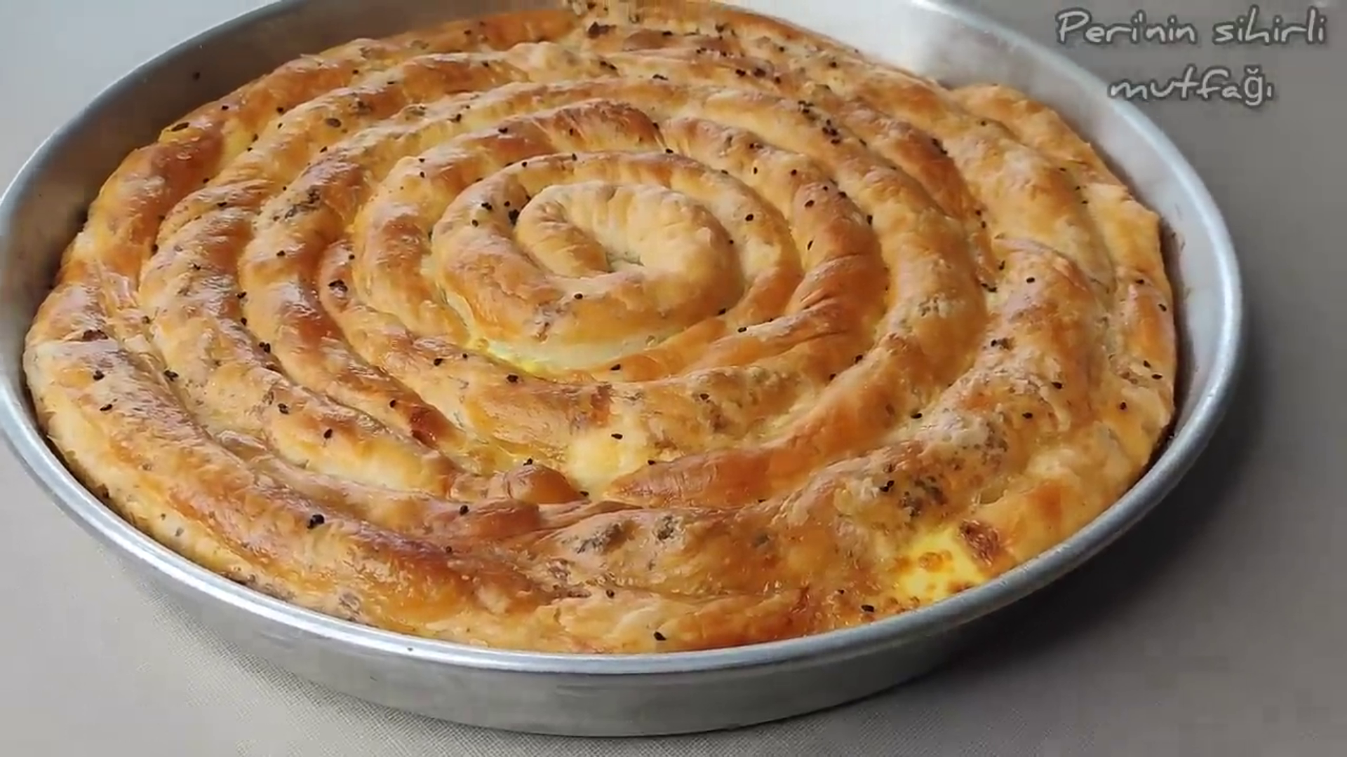 Milföy Gibi Kat Kat Çıtır Çıtır El Açması Börek Tarifi