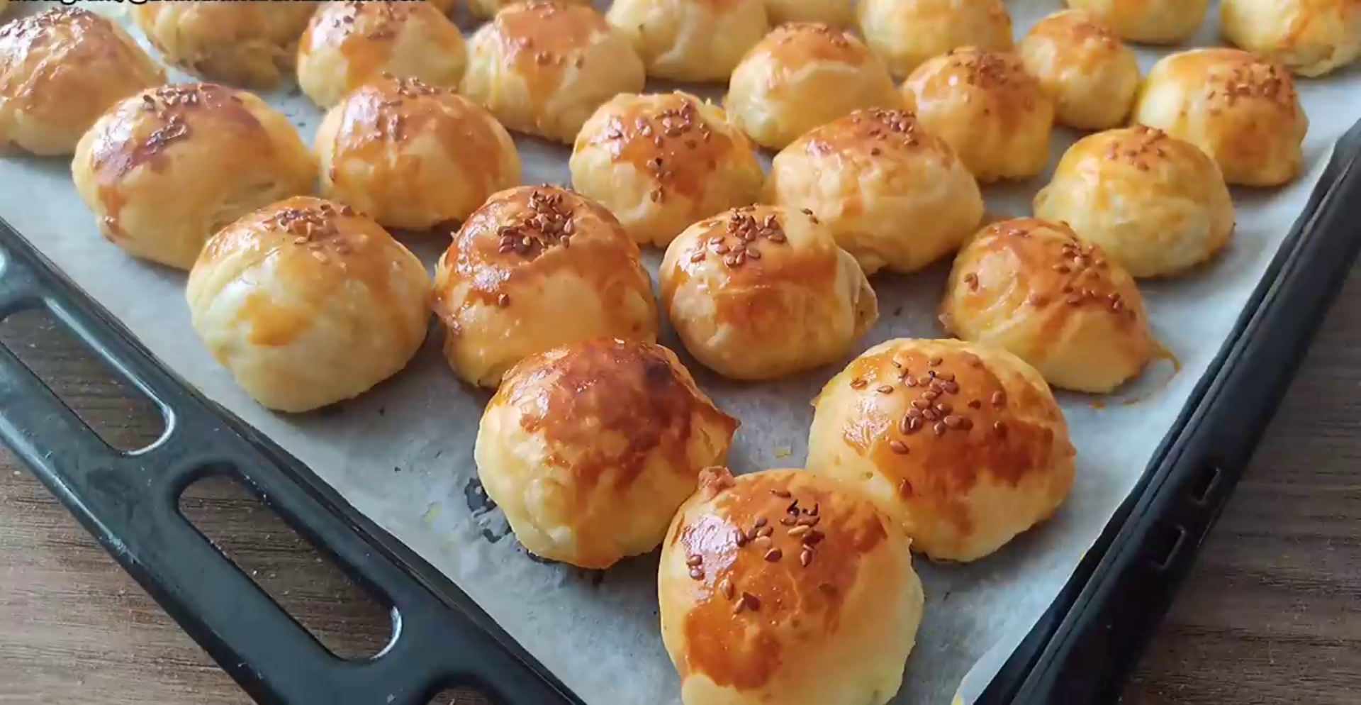 Pul Pul Dökülen Çıtır Çıtır Lokmalık Börek Tarifi
