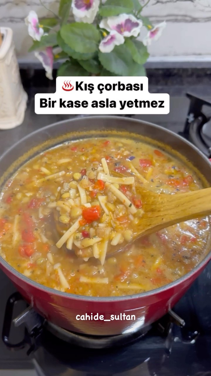 Yeşil Mercimekli Erişte Çorbası