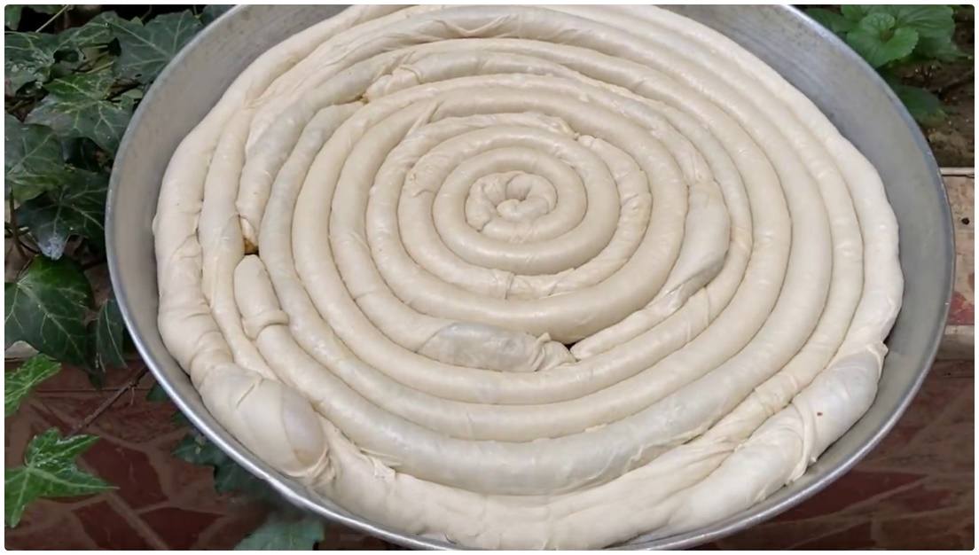 El Açması Börek Böyle Kolay Açılanı GörmedinizÇıtır Çıtır Kat kat Mayasız Pırasalı Börek