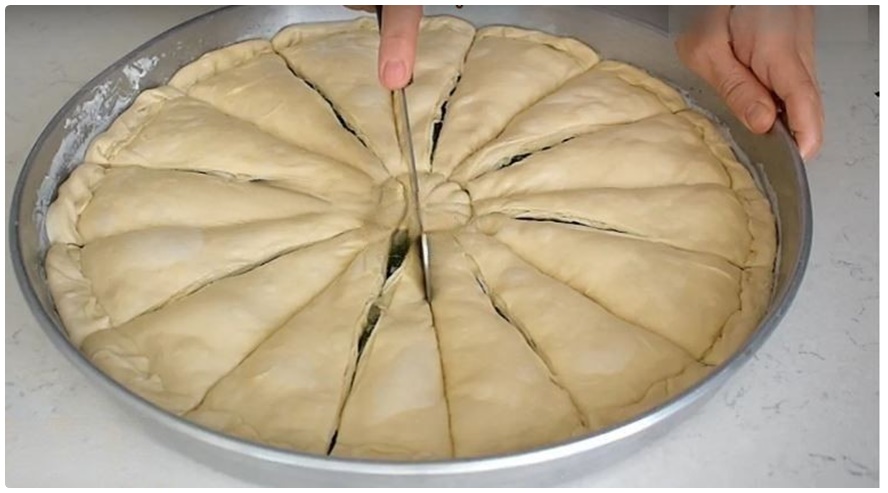 BU Böreğin Yapımına Herkes Hayran Kaldı Yiyenler Tarif İstedi En Lezzetli Ispanaklı Börek Tarifi