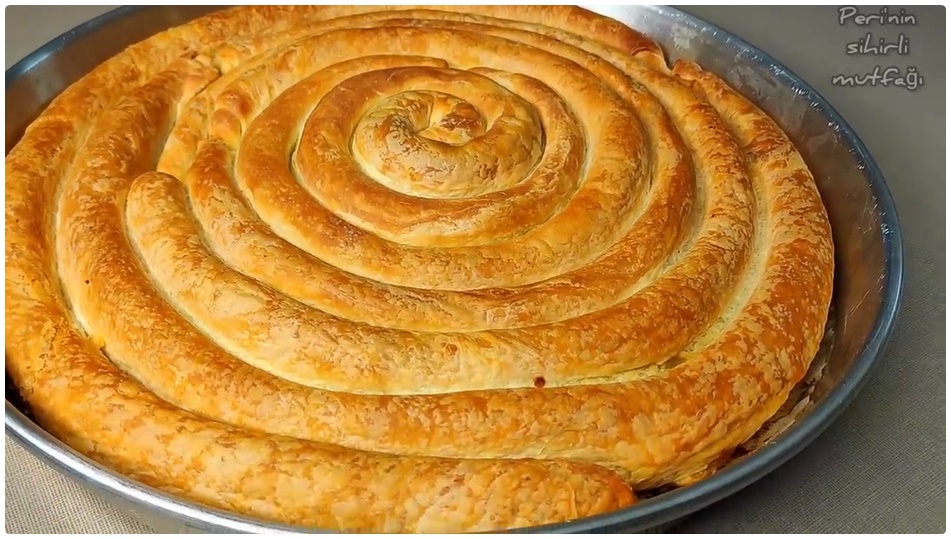 Yıllarca Boşa Uğraşmışız 2 Bezeyle 2 Sefer Açarak Bir Koca Tepsi Börek Yapmanın En Kolay Yolu