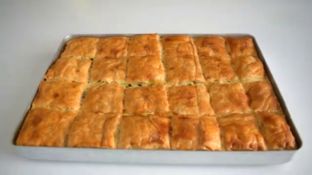 Çok Ama Çok Şaşıracaksınız 10 Dakikada En Kolay Ve En Hızlı Börek Tarifi Milföylü Tepsi Böreği