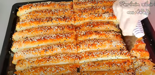 Ispanak Mevsimi Geldiğinde 4 Bezeyle En Kolay Börek Yapmanın Yolunu Öğrendim Ispanaklı Börek