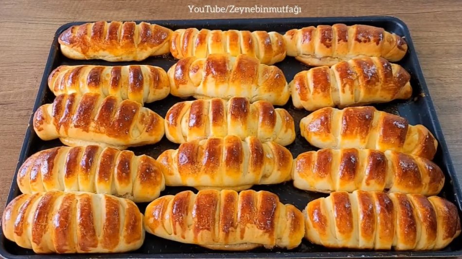 Reçelli Tatlı Çörek
