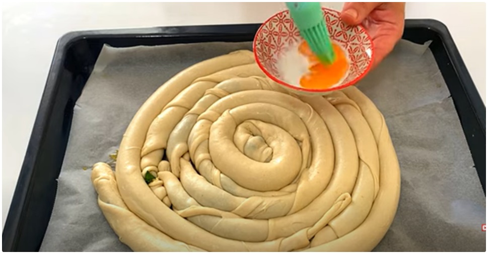 Çıtır Çıtır El Açması Ispanaklı Börek Tarifi