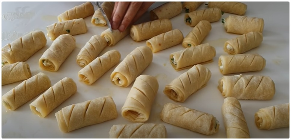 Bütün Sırrı Sosunda Her Yiyen Tarifini Soruyor Bütün Katları Tek Tek Ayrılan Çıtır Börek Tarifi