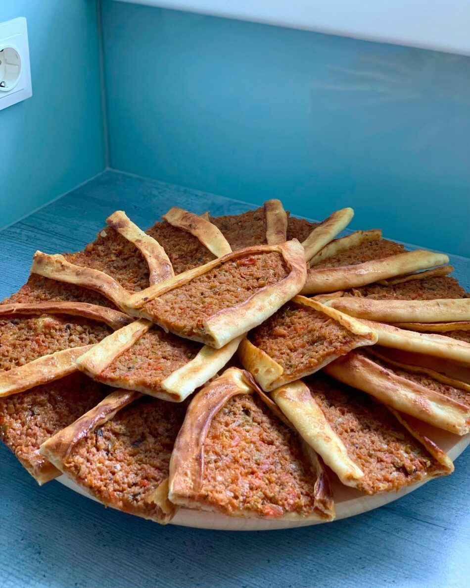 Ustasından Kıymalı Pide Tarifi