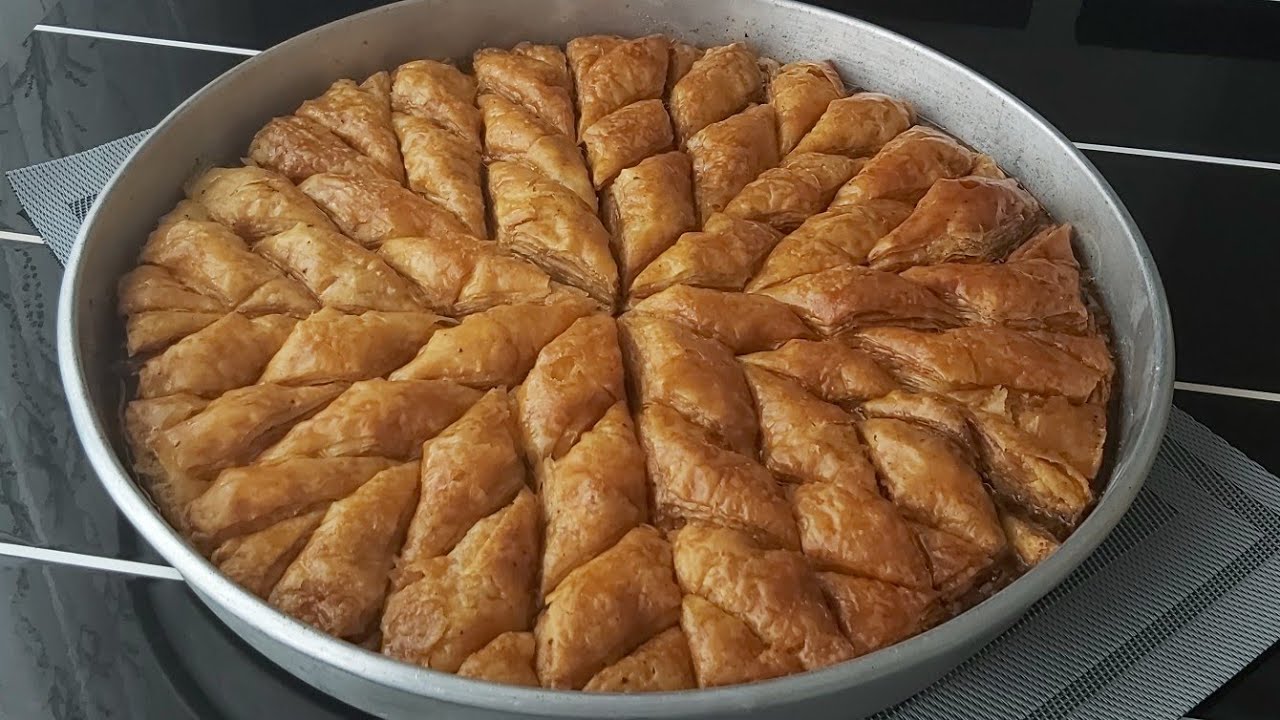 Oklavasız 4 Beze İle 1 Tepsi Baklava Tarifi