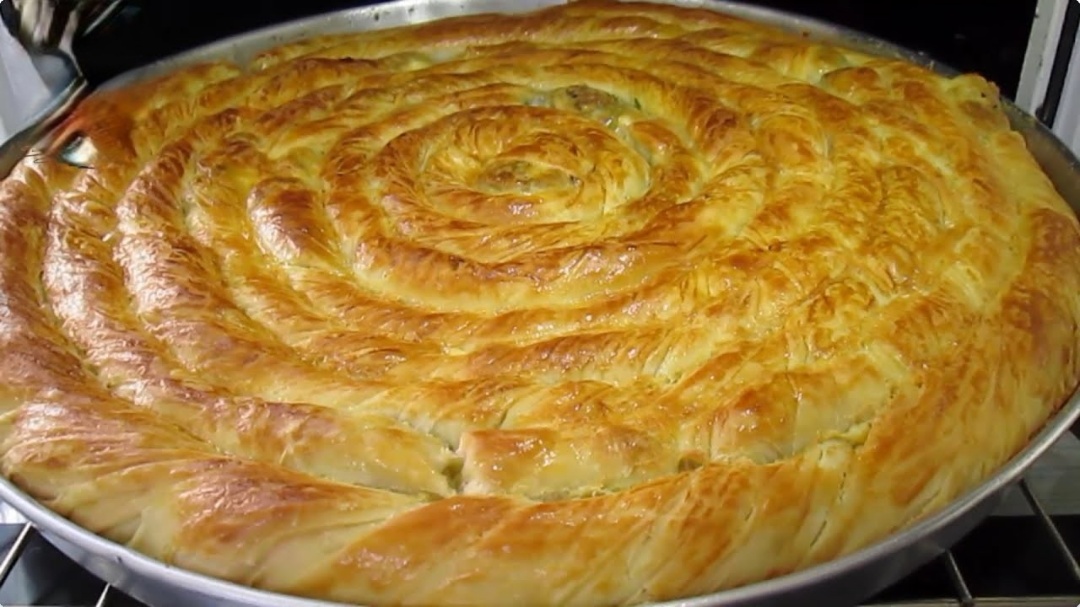 Çıtır Çıtır Kat Kat Ayrılan Saç Böreği Tadında