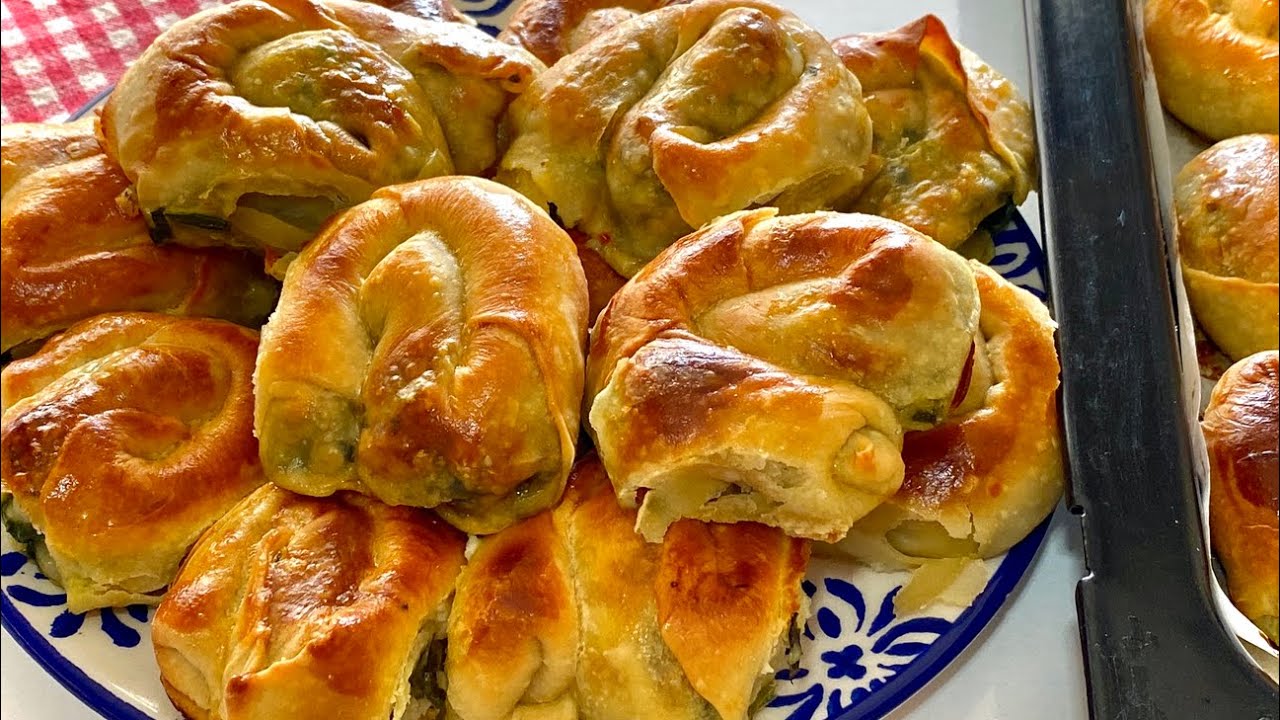 Mayasız Hamurdan El Açması Ispanaklı Börek Tarifi