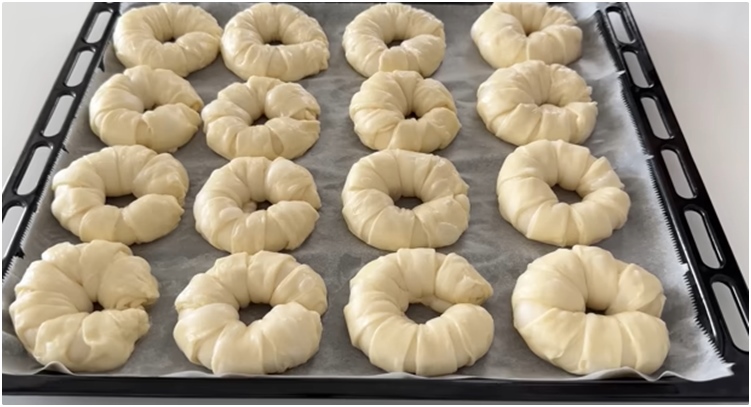 Kat Kat Çıtır Çıtır El Açması Börek Tarifi