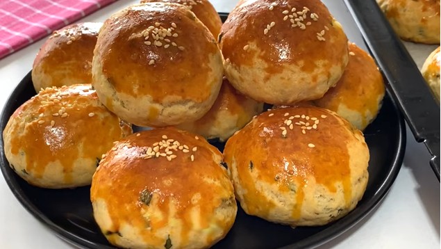 Yumuşacık Sütlü Mayasız 5 Dakika Poğaçası